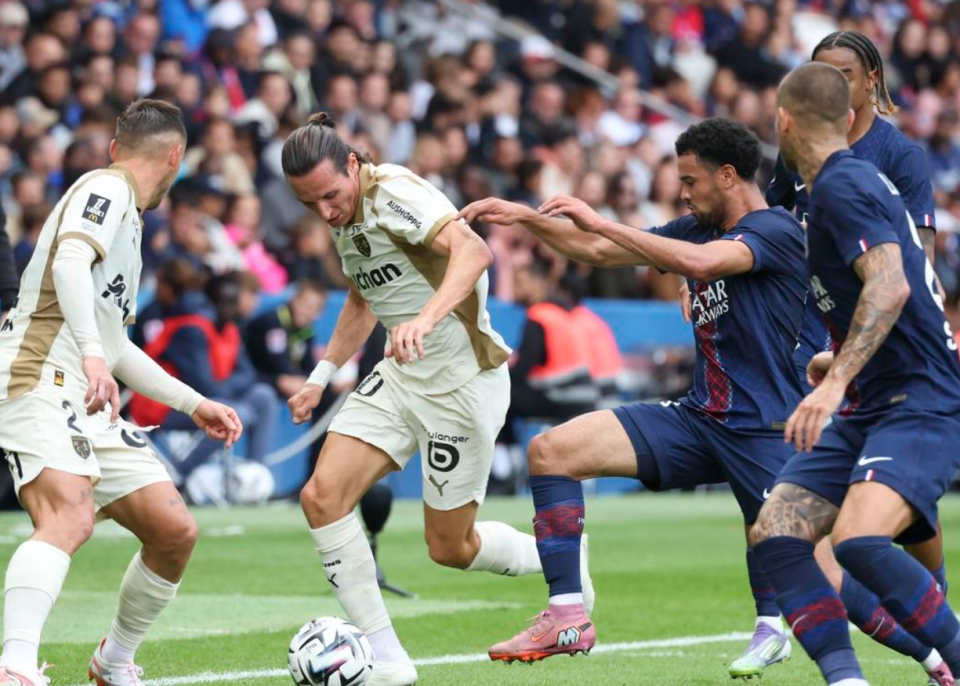 托万大力抽, 利亚, 朗斯获得禁 托万大力抽, 利亚, 朗斯获得禁