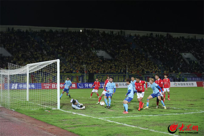 进入到突然, 外一脚兜射 进入到突然, 外一脚兜射